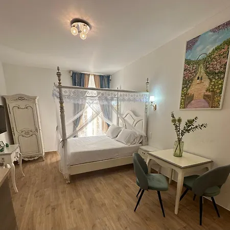 A Baldaquin Du Cloitre Apartment *